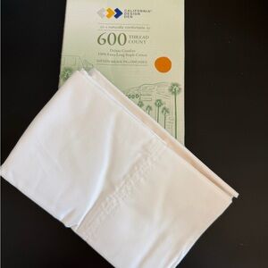 California Design Den 600 thread Count Deluxe White Pillowcases set of 2